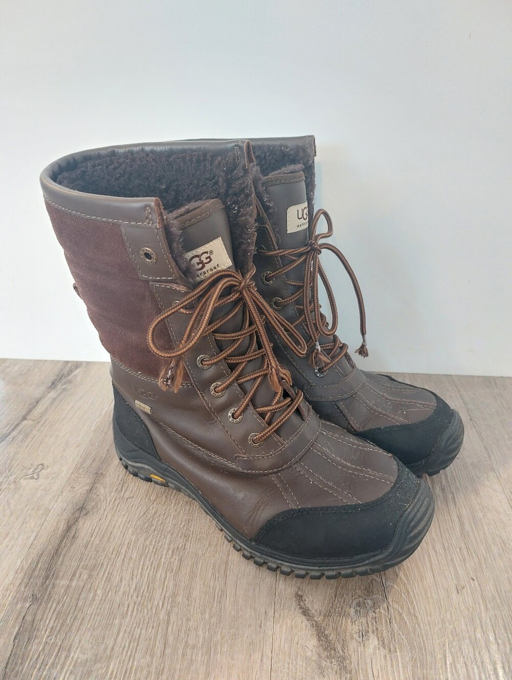 UGG Adirondack Leather Winter Boots Size 8 Women's